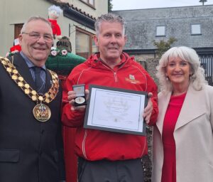 Photo of local Postie Tony Turnbull and Mayor Councillor Neil Collinson and Helen Rickaby who nominated Tony for the award